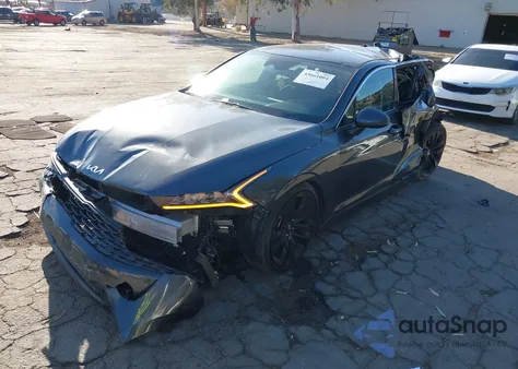 2022 Kia K5 Lxs z USA, uszkodzony, nr VIN 5XXG14J27NG090398